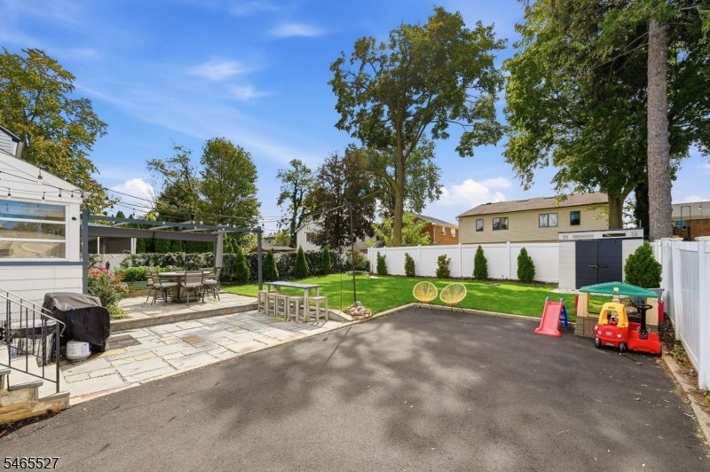 2766 Larchmont Rd