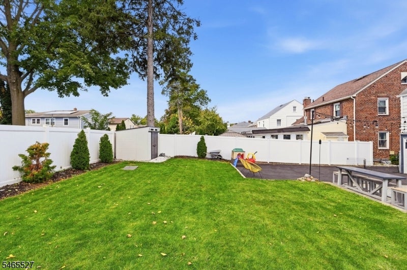 2766 Larchmont Rd