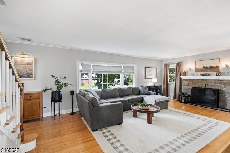 2766 Larchmont Rd