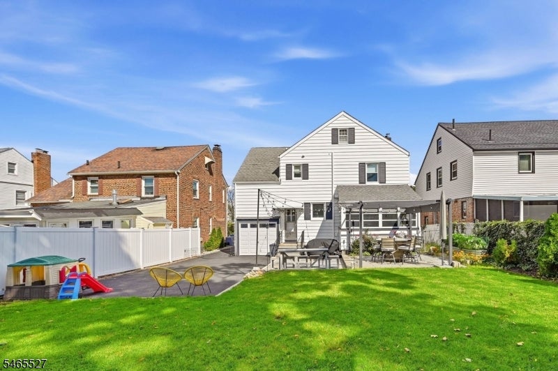 2766 Larchmont Rd