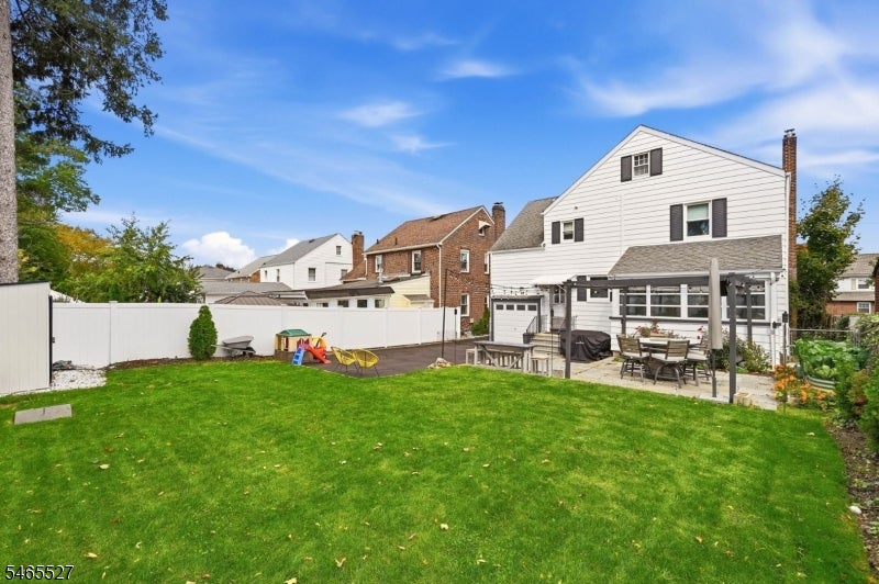 2766 Larchmont Rd