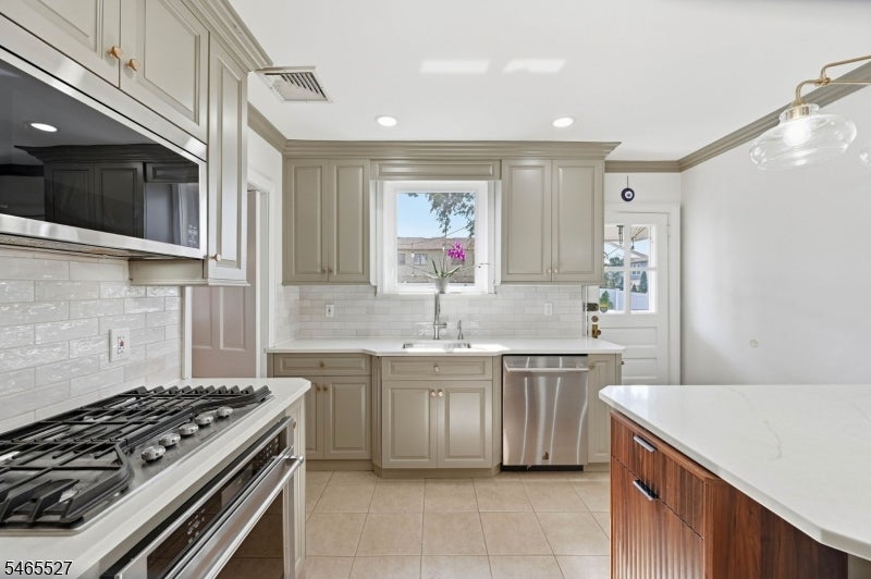 2766 Larchmont Rd