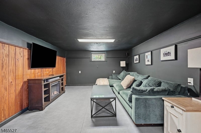 2766 Larchmont Rd