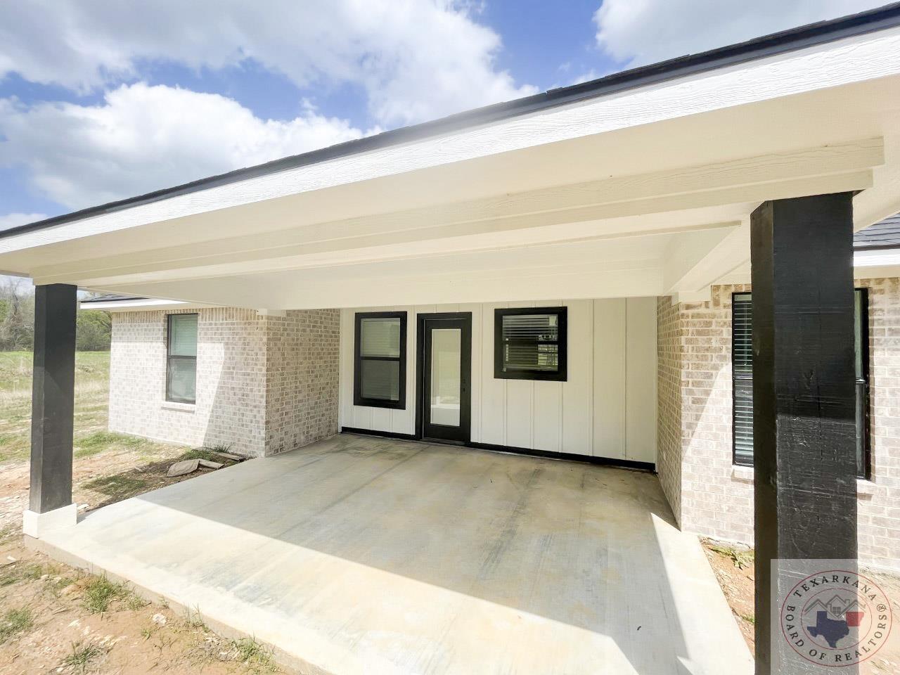 111 Hickory Dr
