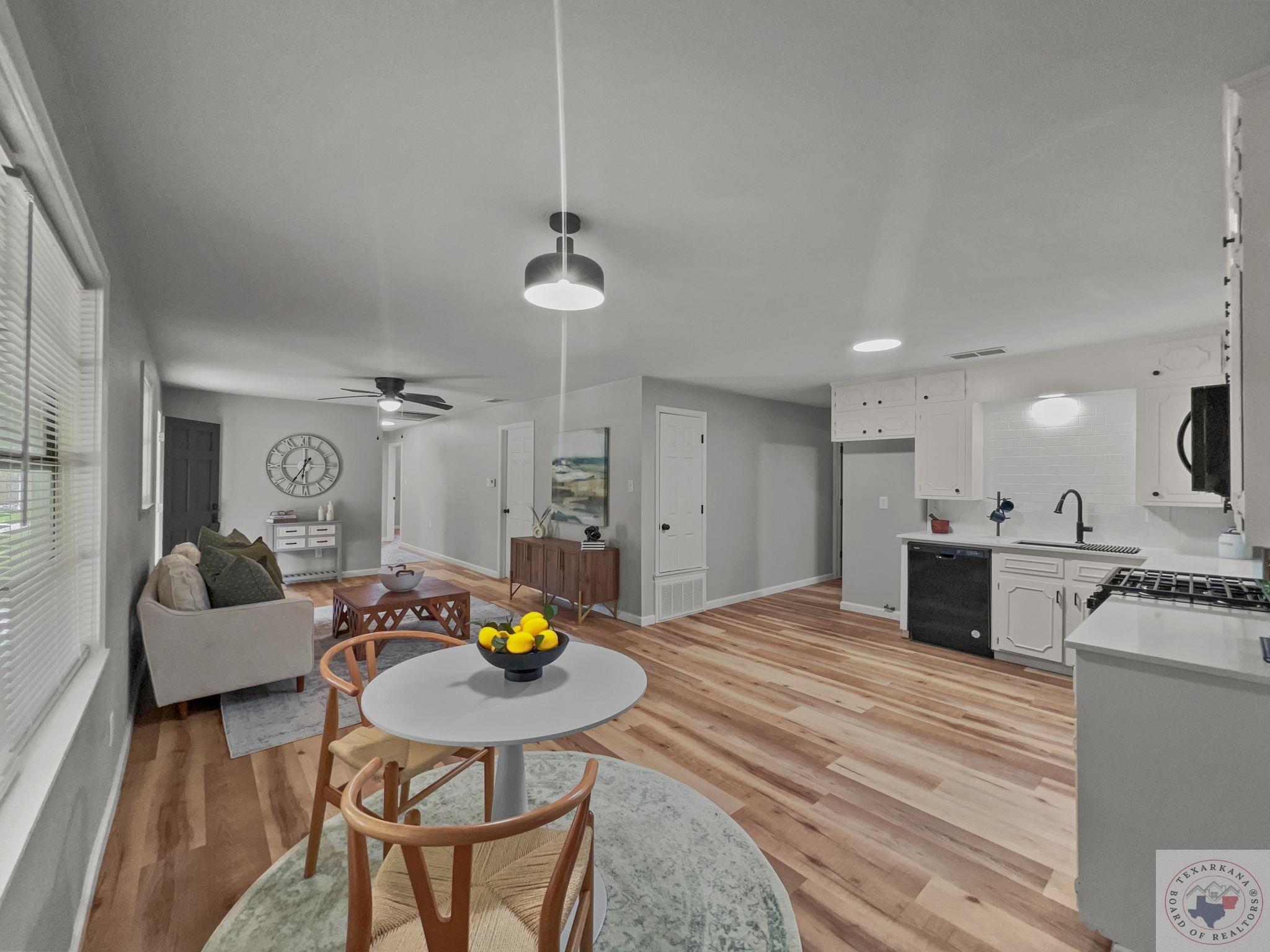 218 S Centre