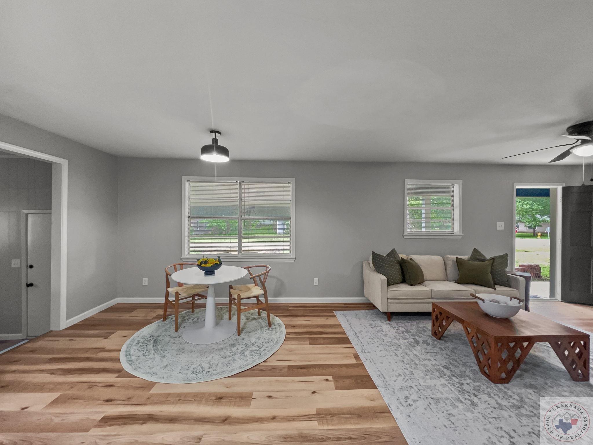 218 S Centre