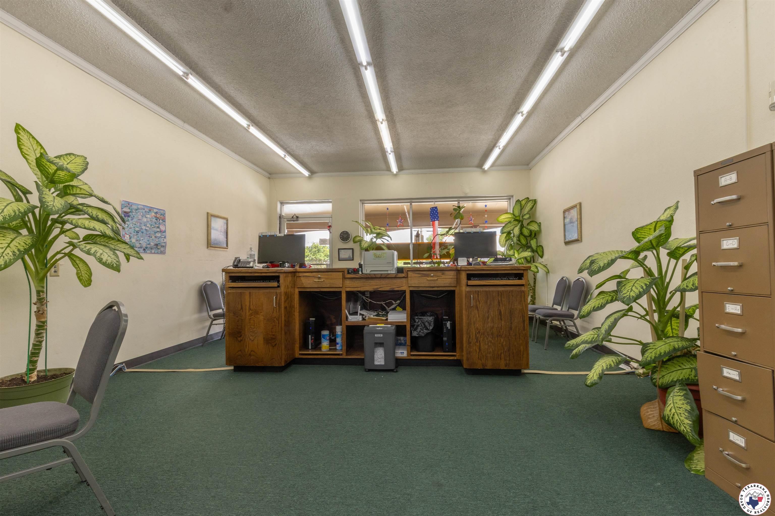 121 N Ellis
