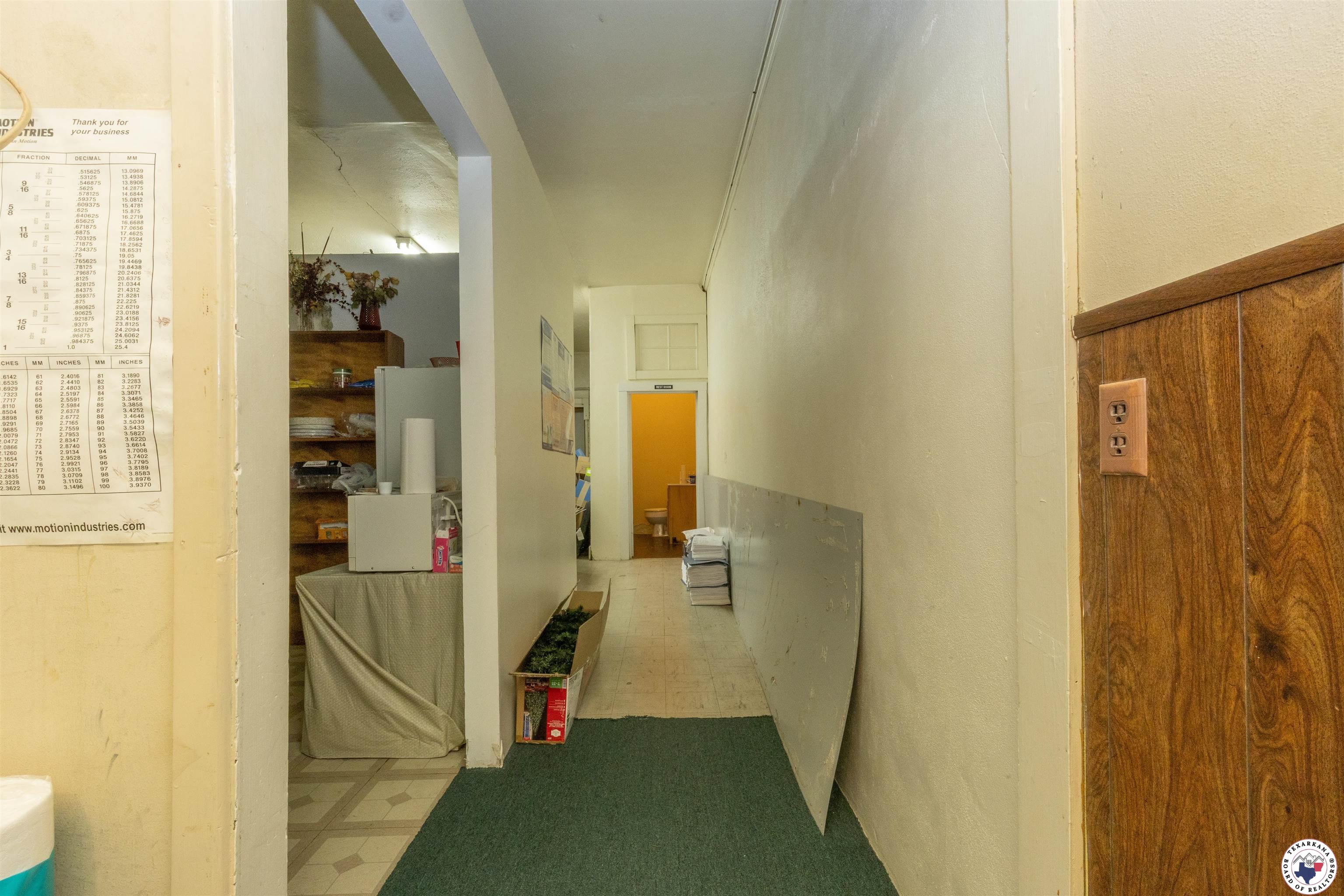 121 N Ellis