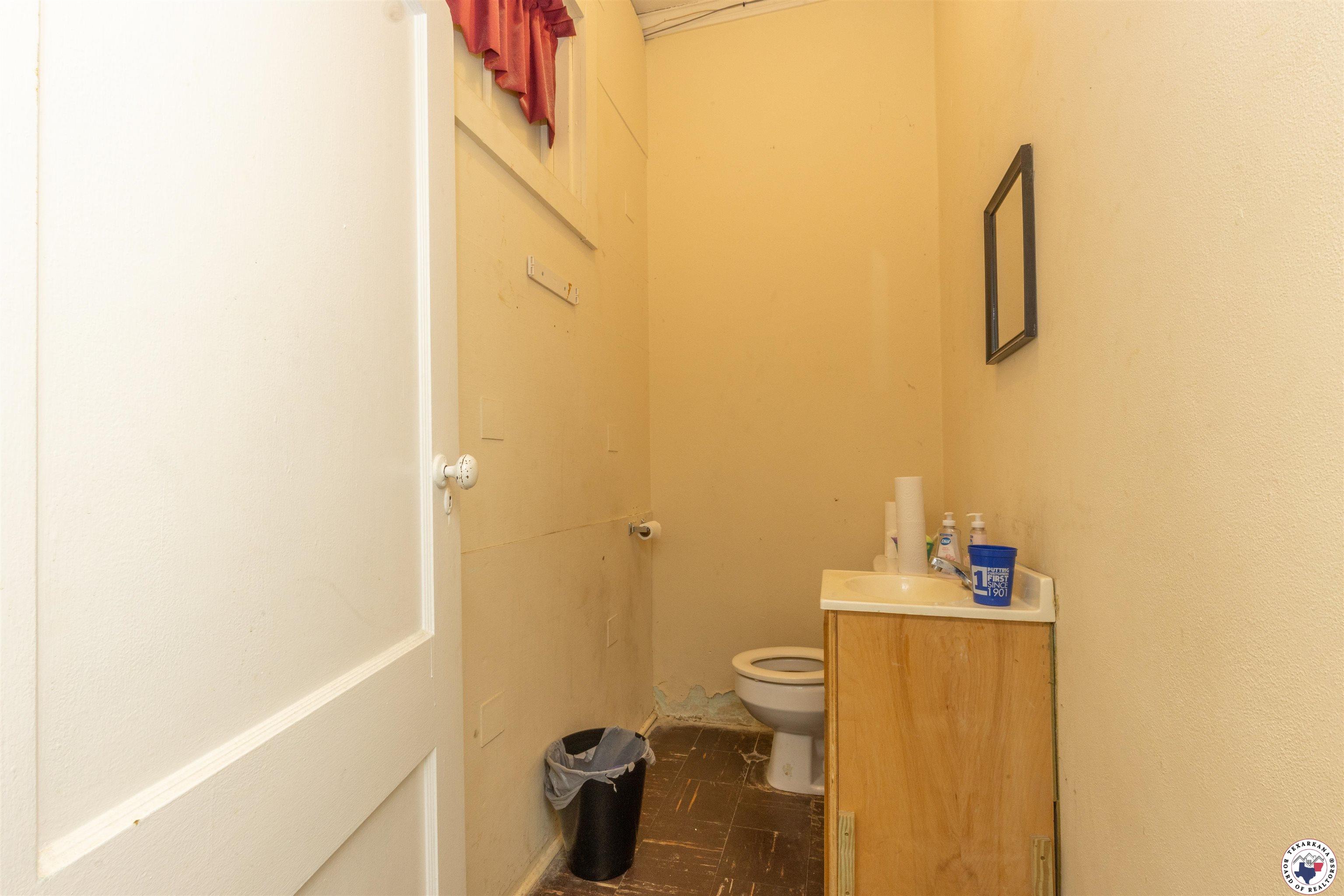 121 N Ellis