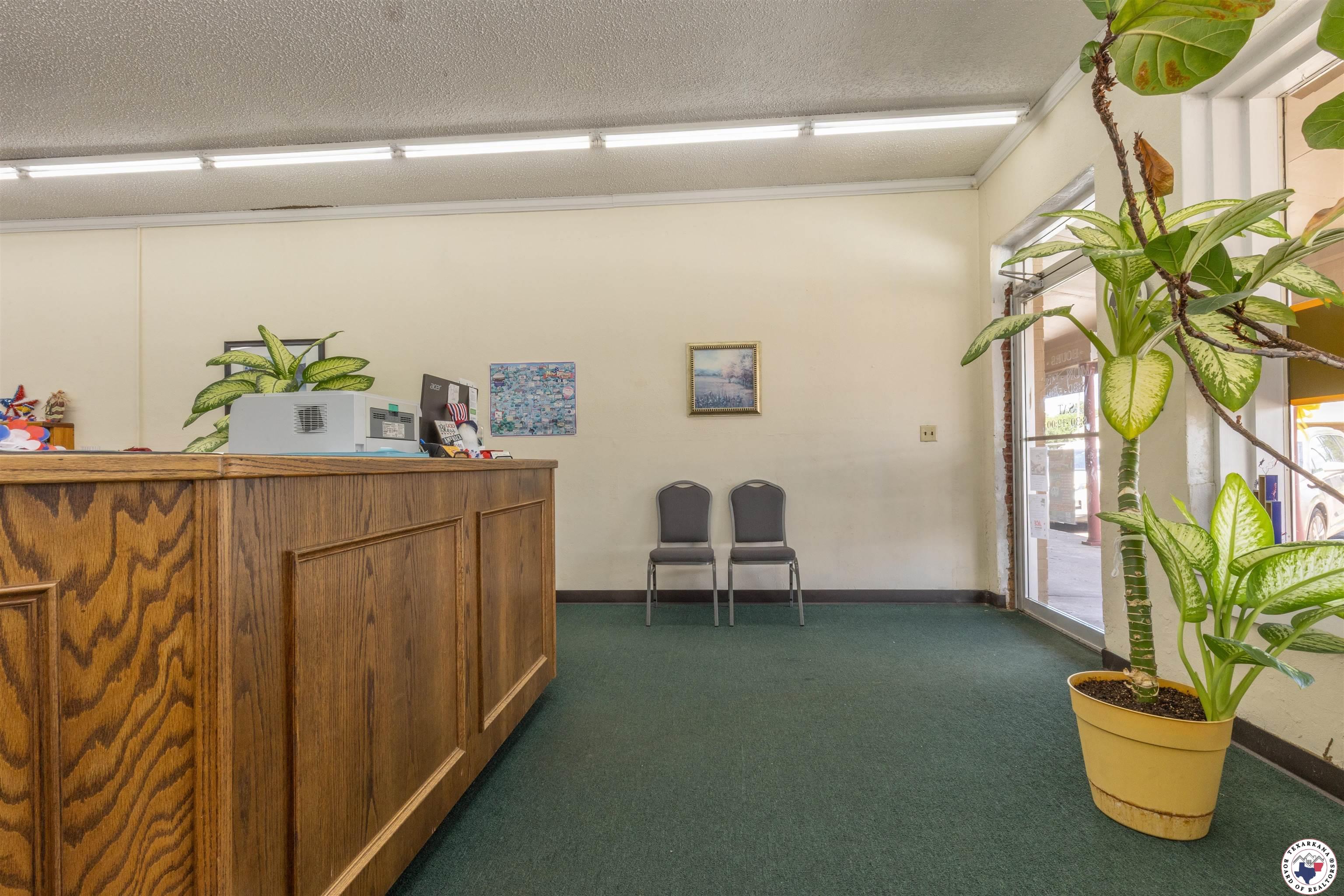 121 N Ellis