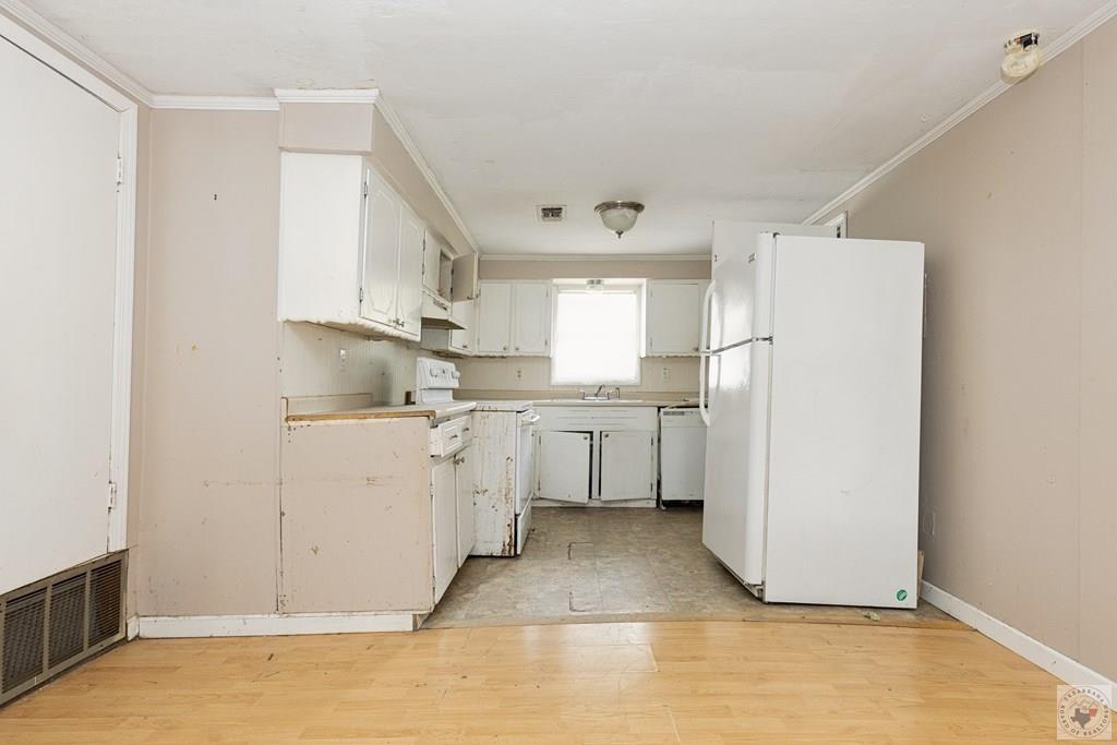 1003 Brooks