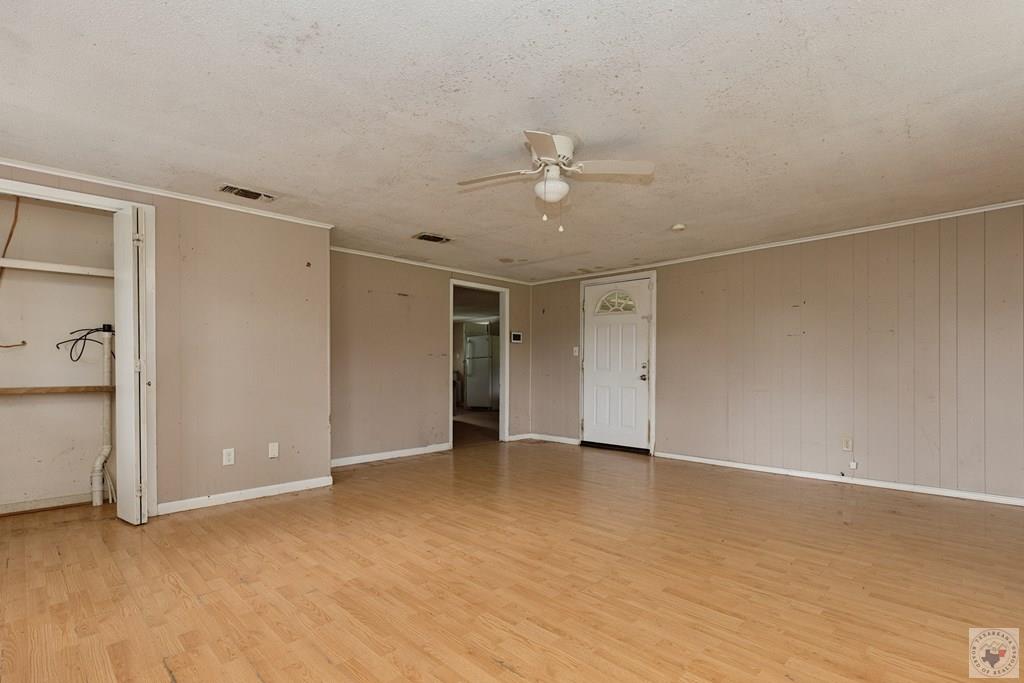 1003 Brooks