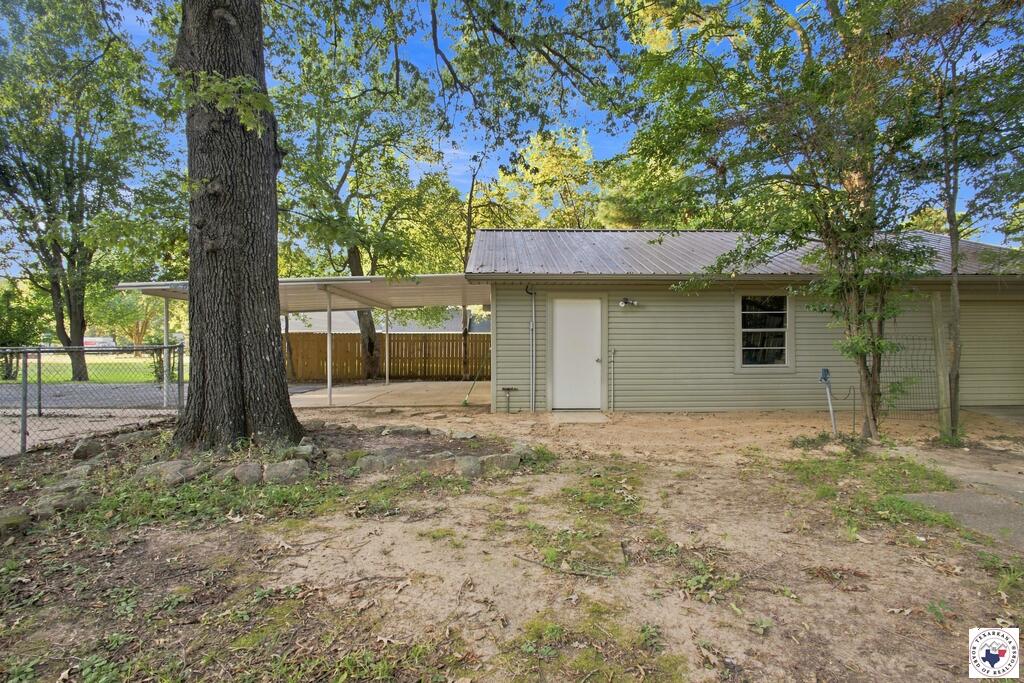 1213 Brooks
