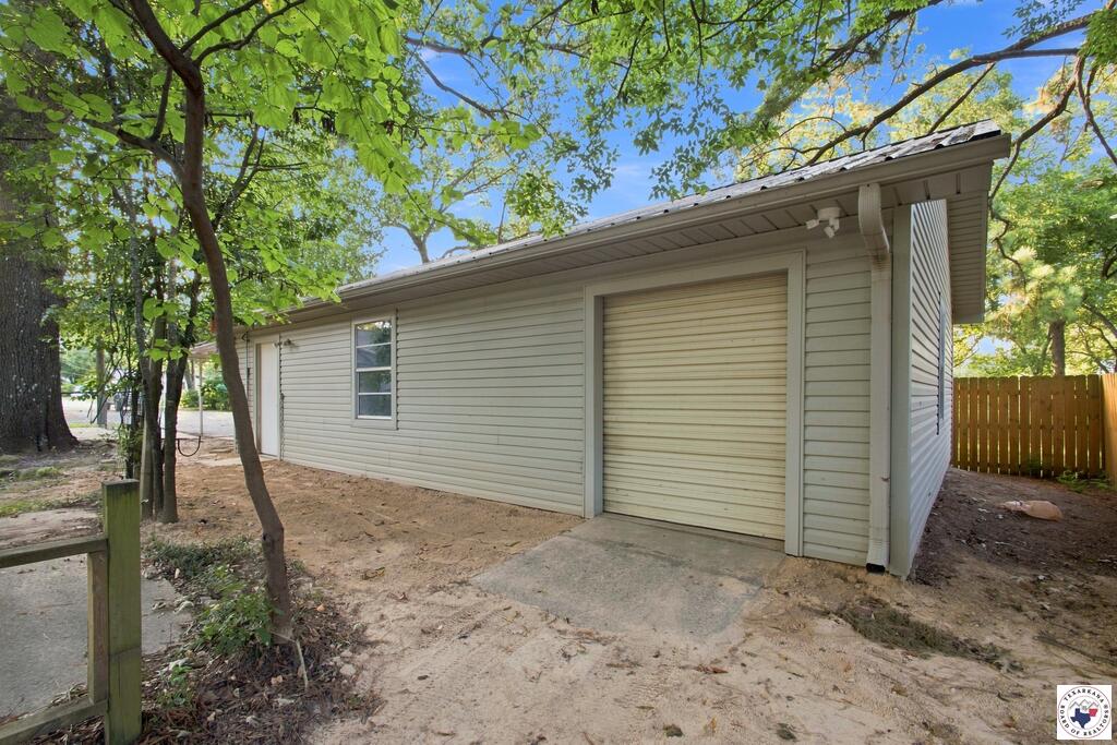 1213 Brooks
