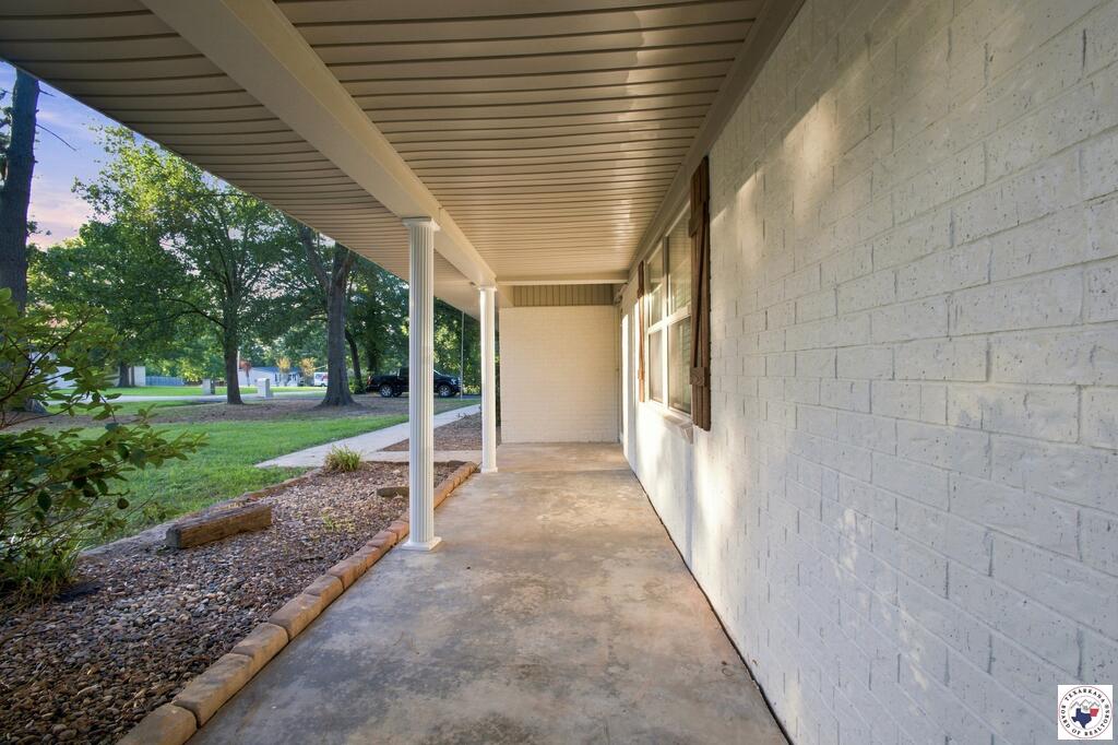 1213 Brooks