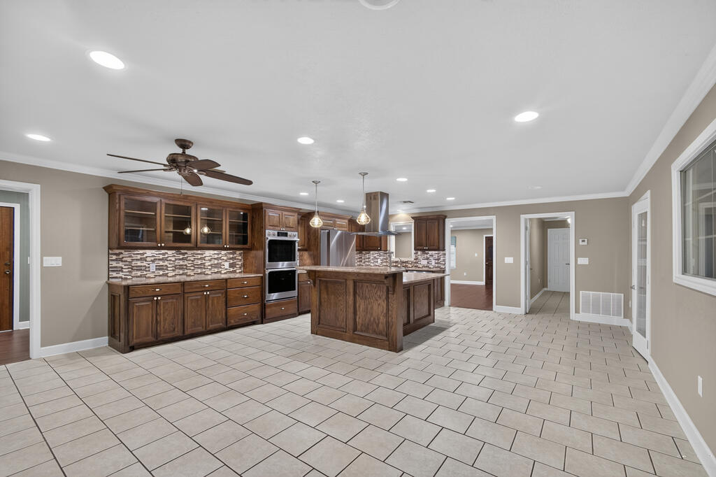 1213 Brooks
