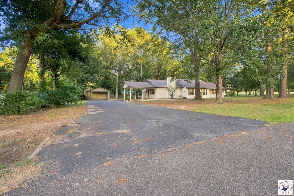 1213 Brooks