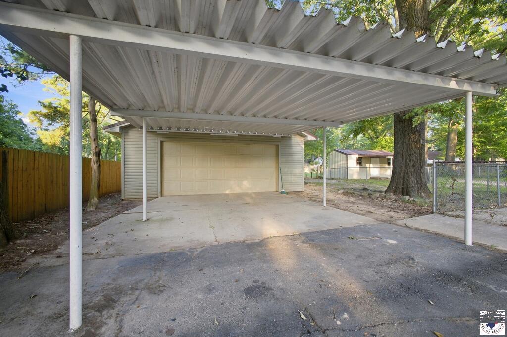 1213 Brooks