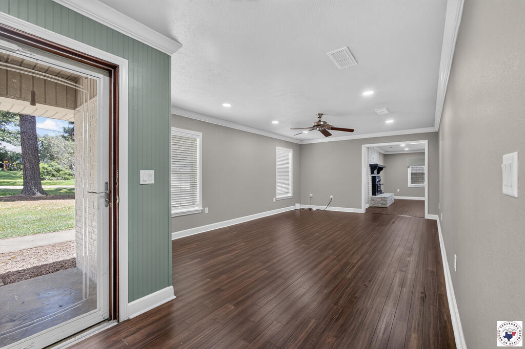 1213 Brooks