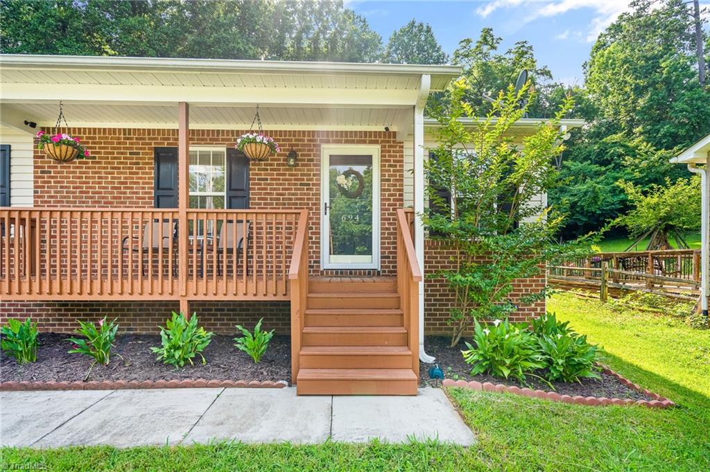 694 Dogwood Circle