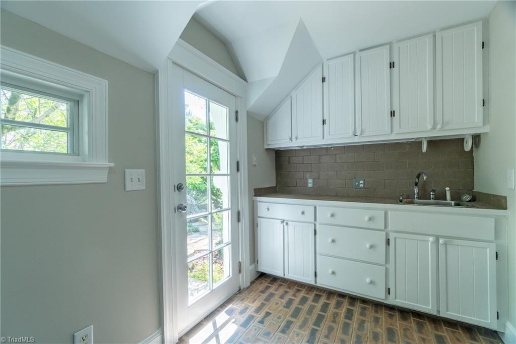 230 Belleforde Court