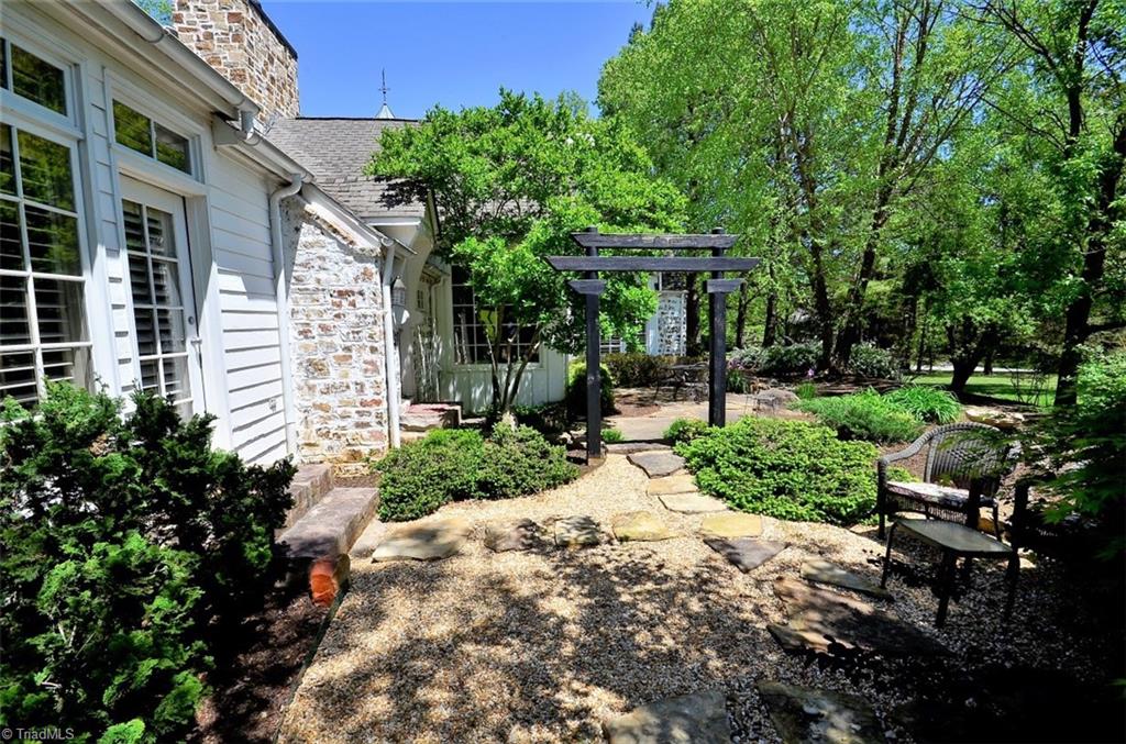 230 Belleforde Court