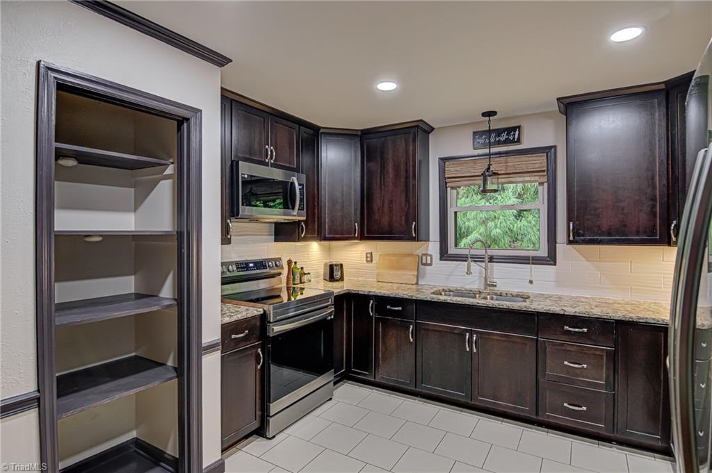 228 Brambleton Court, Winston-Salem