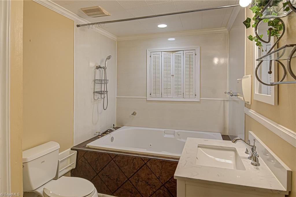 228 Brambleton Court, Winston-Salem