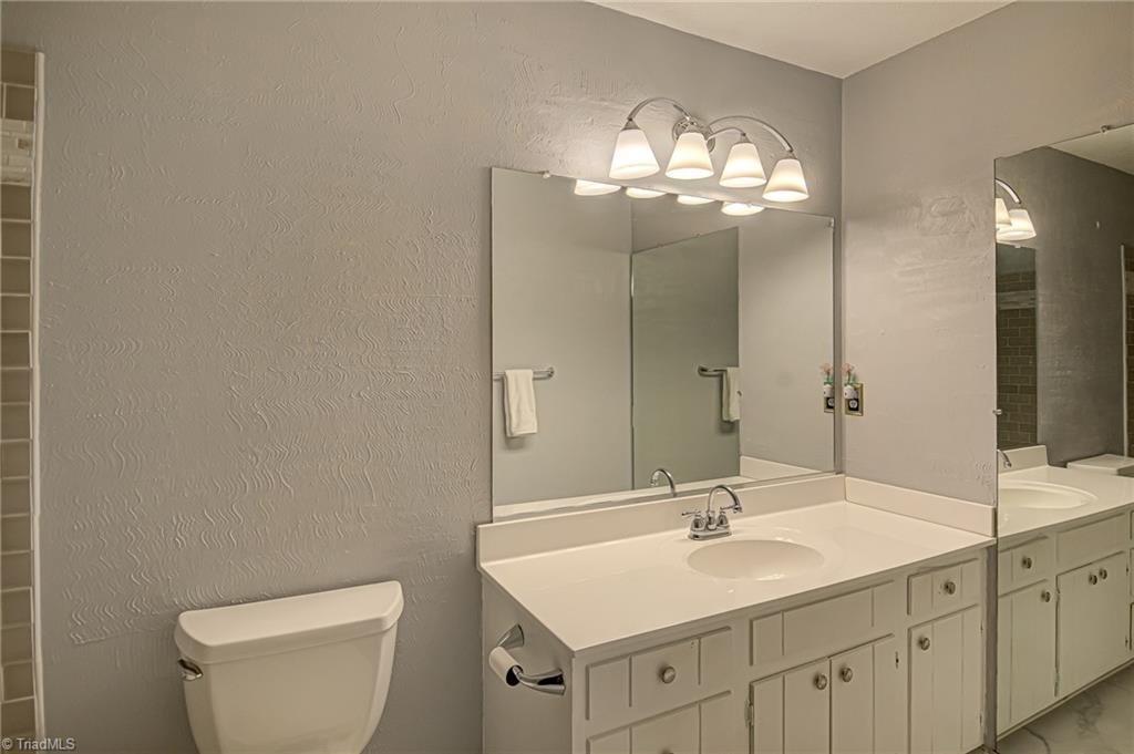 228 Brambleton Court, Winston-Salem
