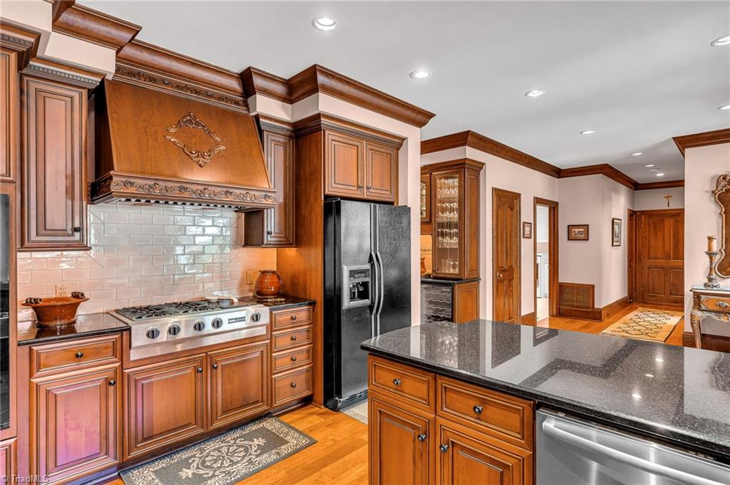1280 River Bluff Trail