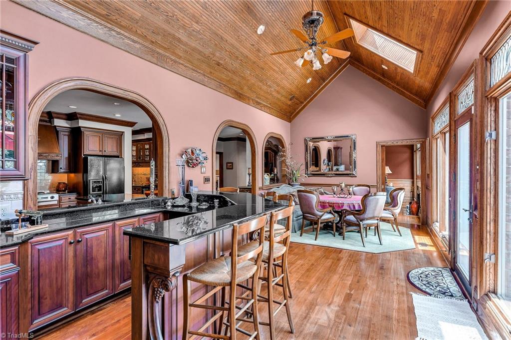 1280 River Bluff Trail