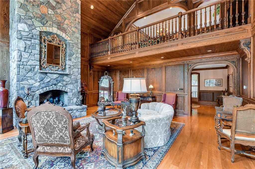1280 River Bluff Trail