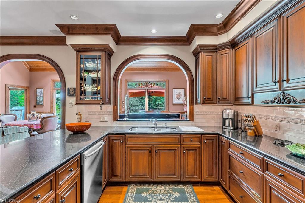 1280 River Bluff Trail