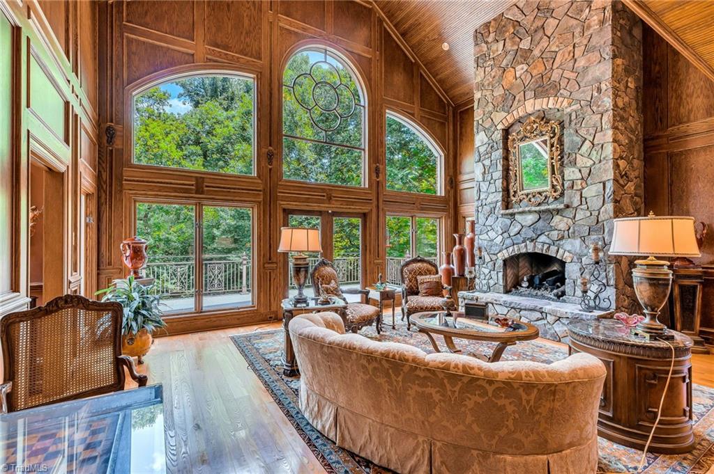 1280 River Bluff Trail