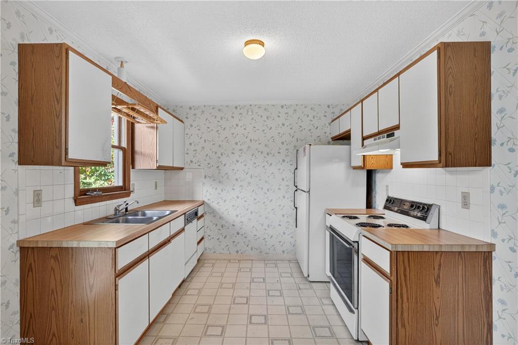 806 Crooked Run Road, Rural Hall