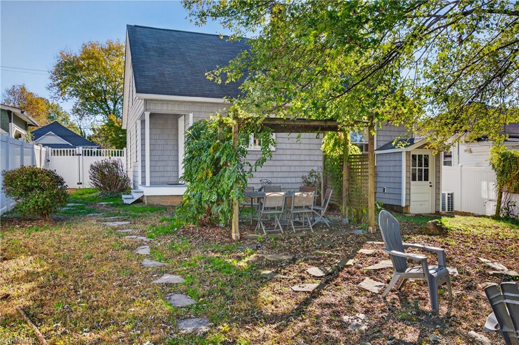 2124 Konnoak View Drive, Winston-Salem