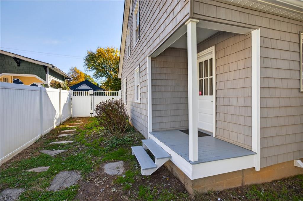 2124 Konnoak View Drive, Winston-Salem