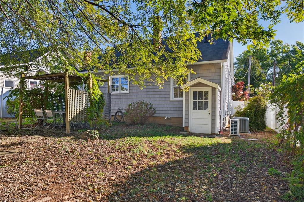 2124 Konnoak View Drive, Winston-Salem