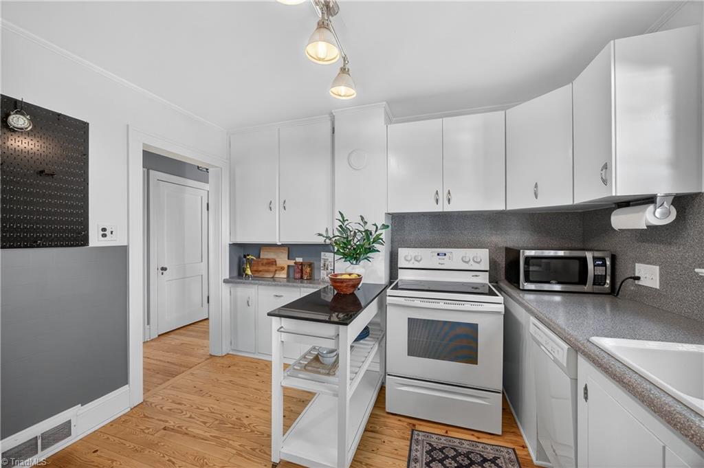 2124 Konnoak View Drive, Winston-Salem