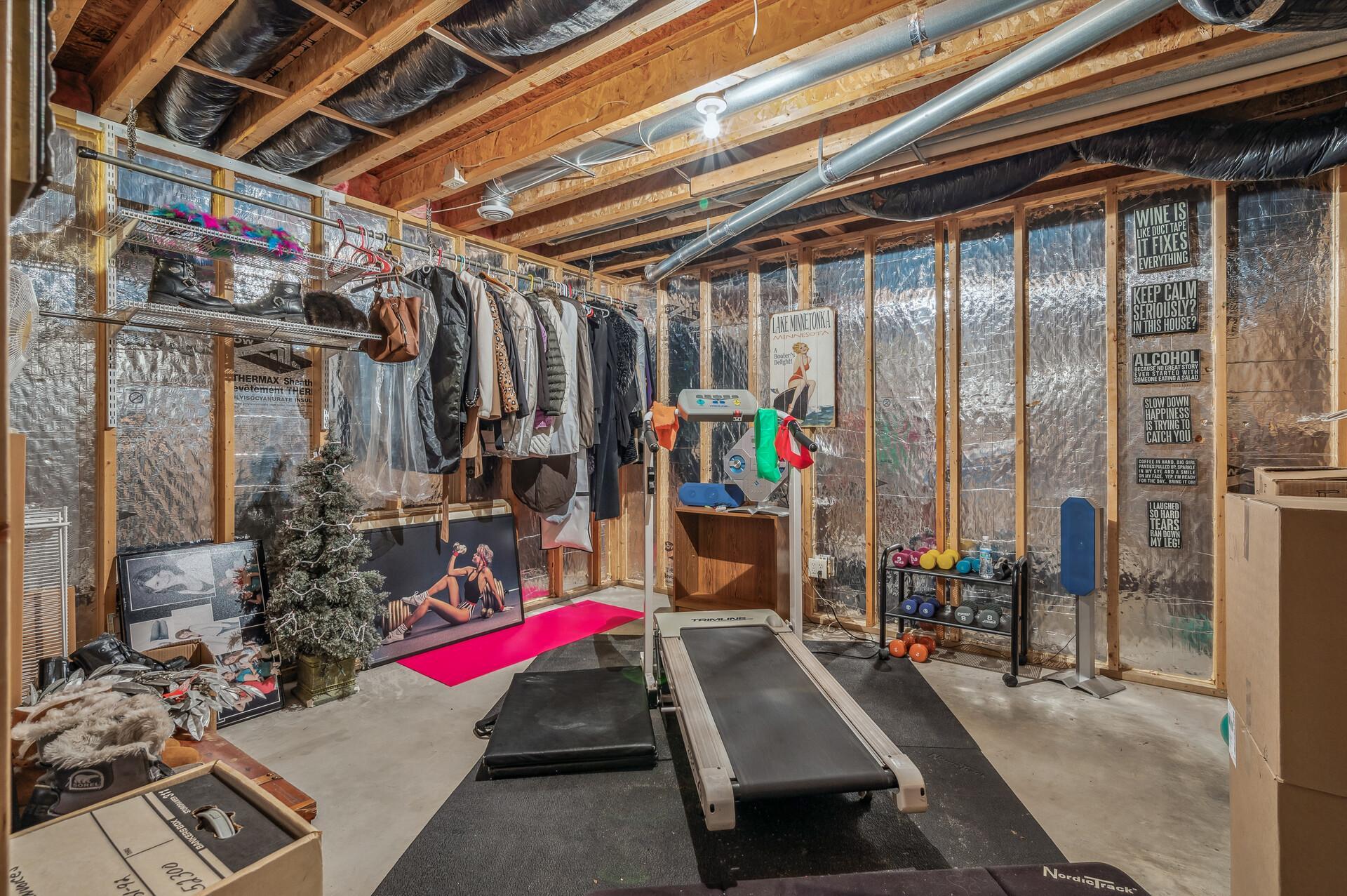 1436 Courtland W