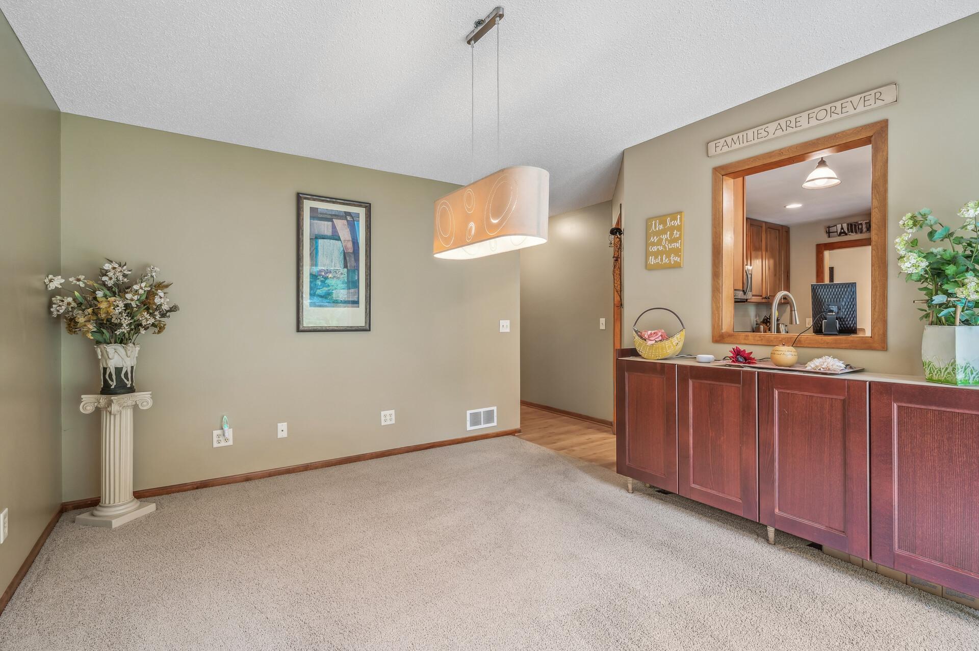 1436 Courtland W
