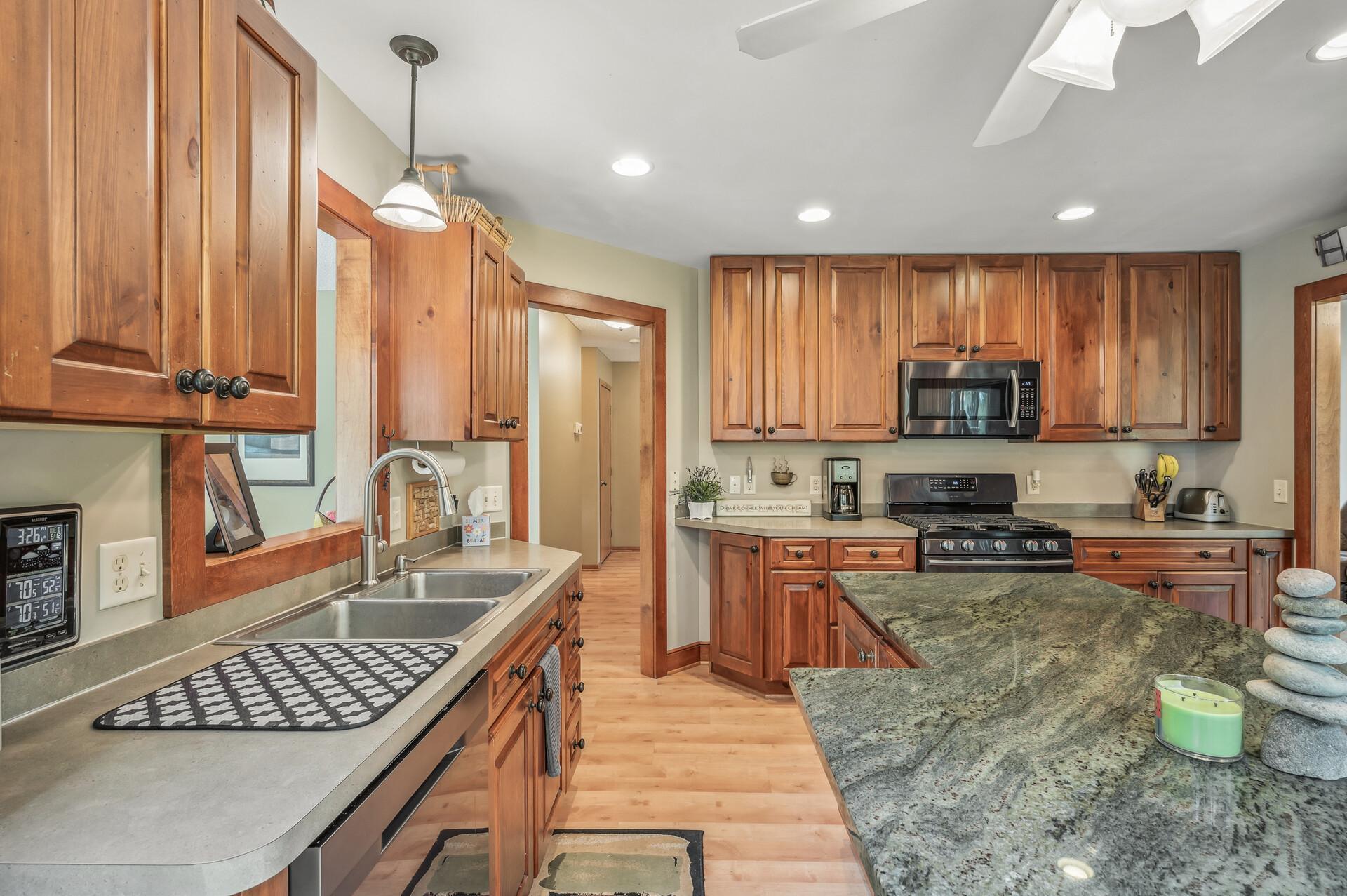 1436 Courtland W