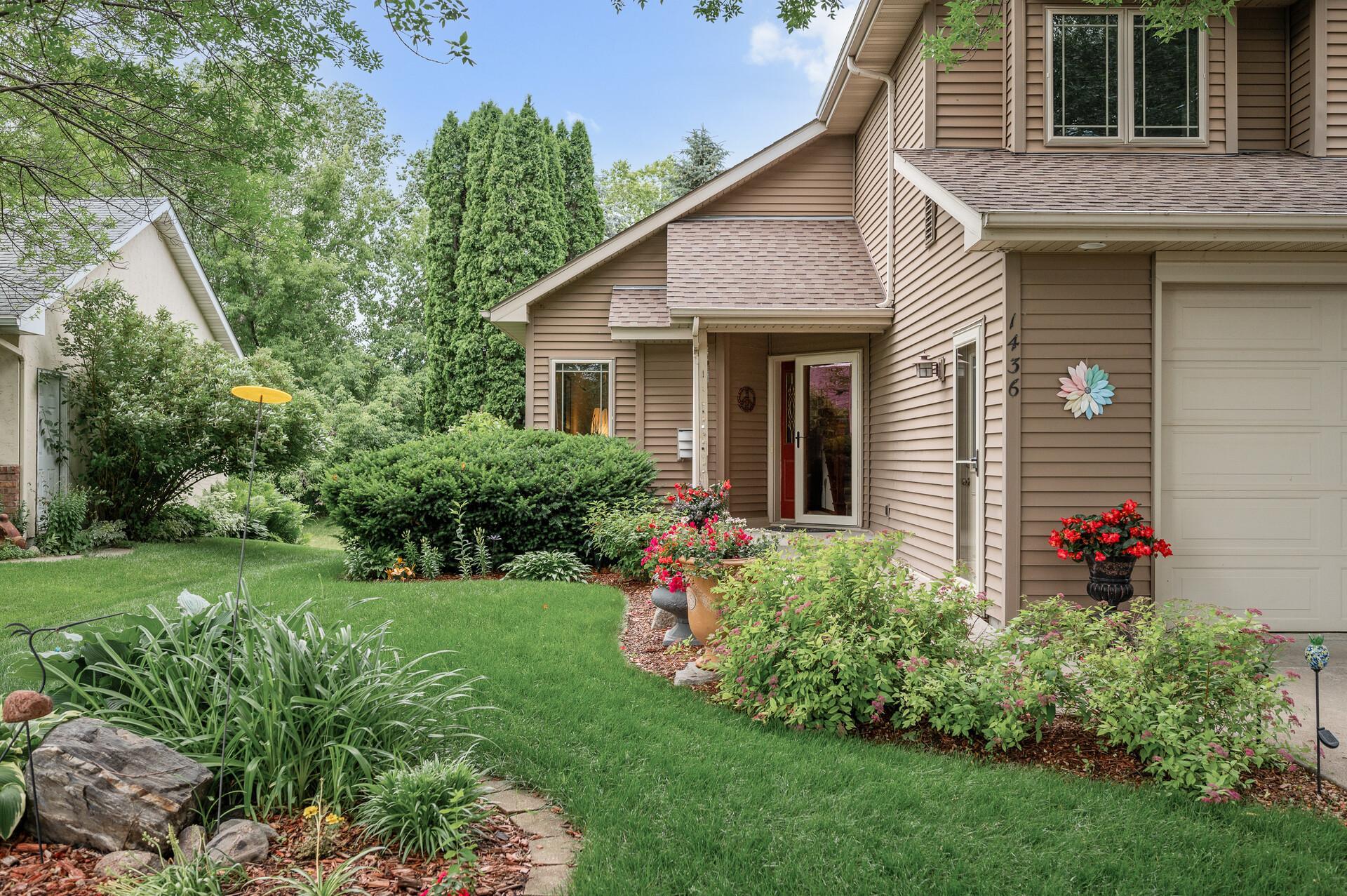 1436 Courtland W