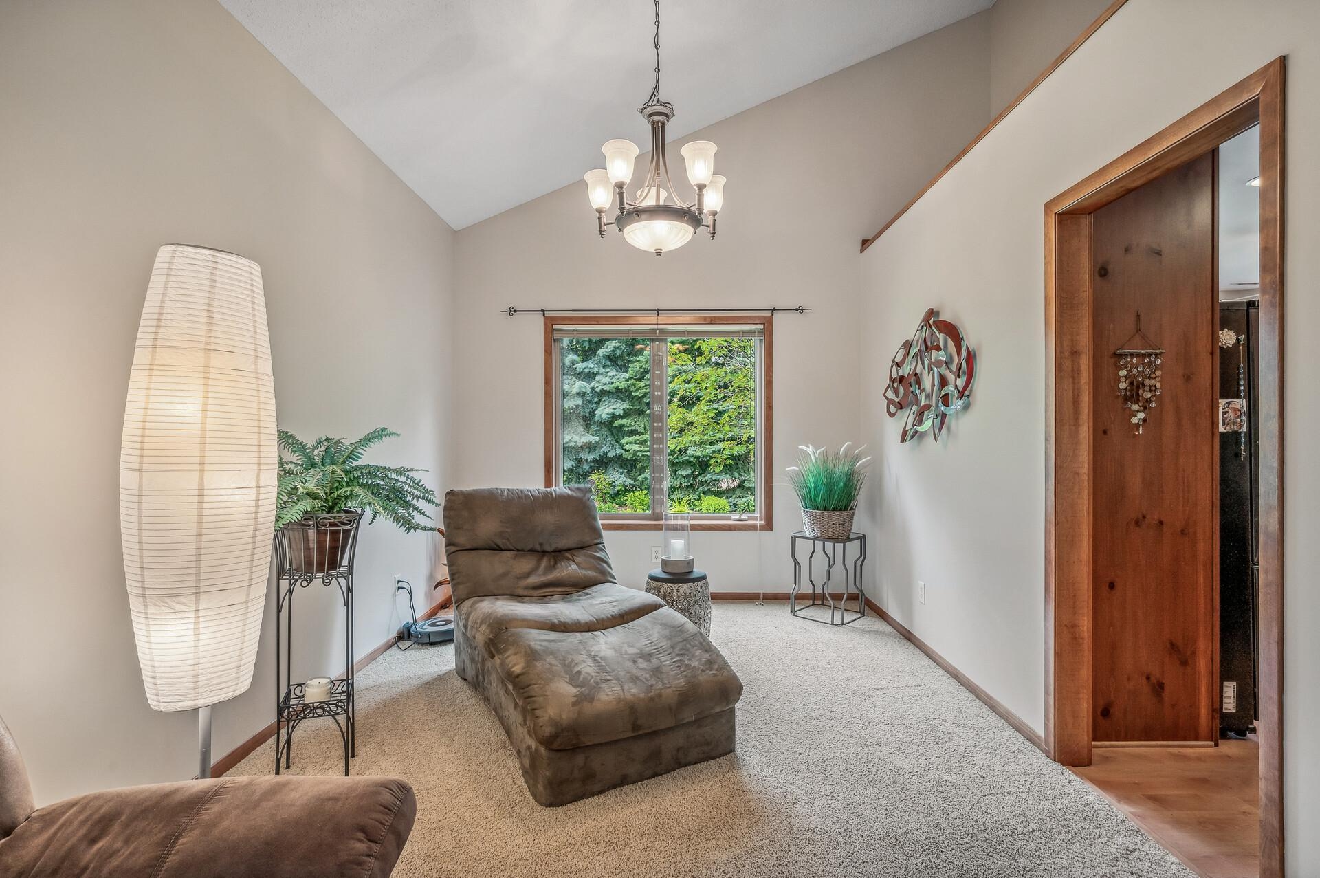 1436 Courtland W
