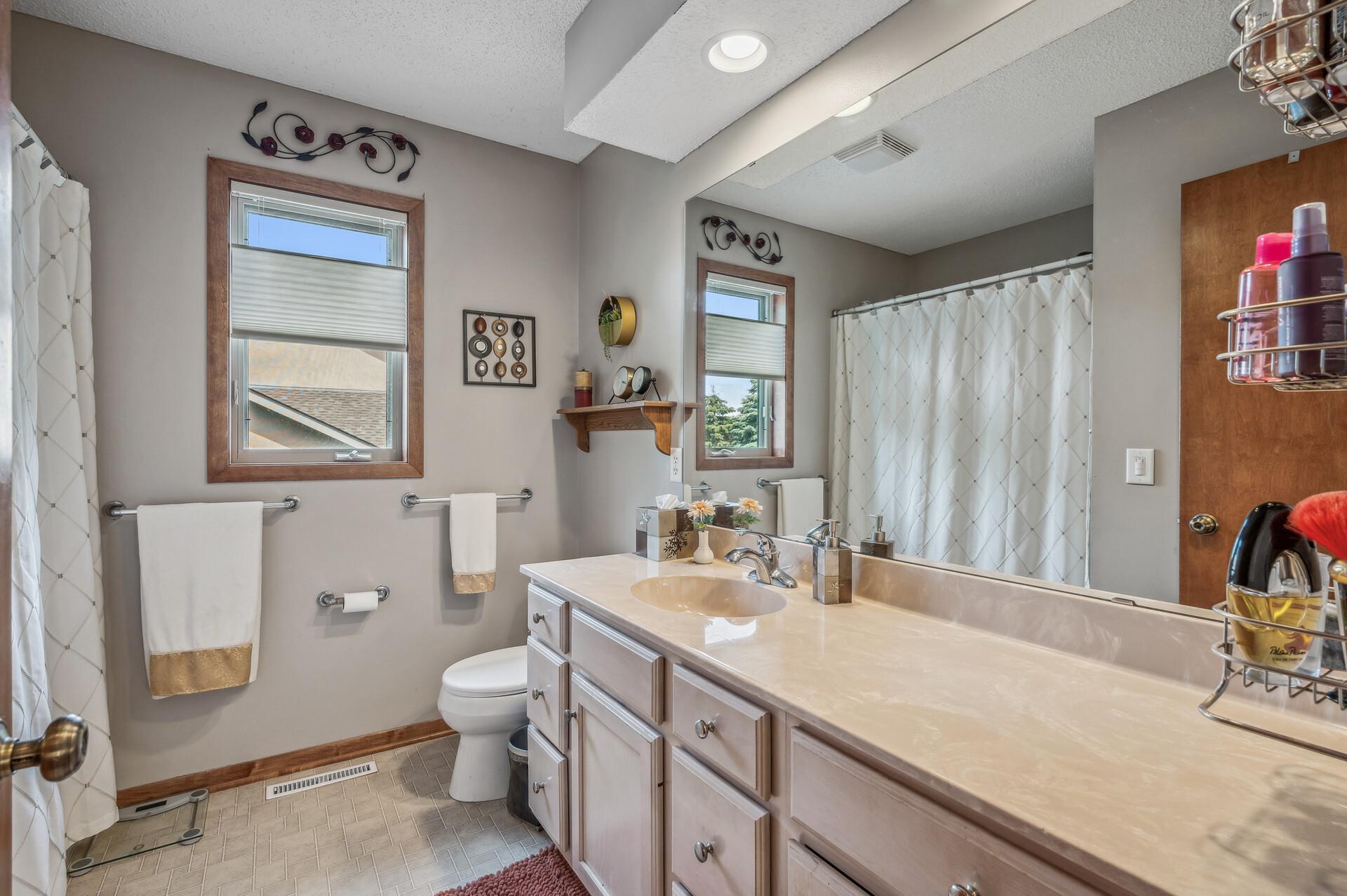 1436 Courtland W