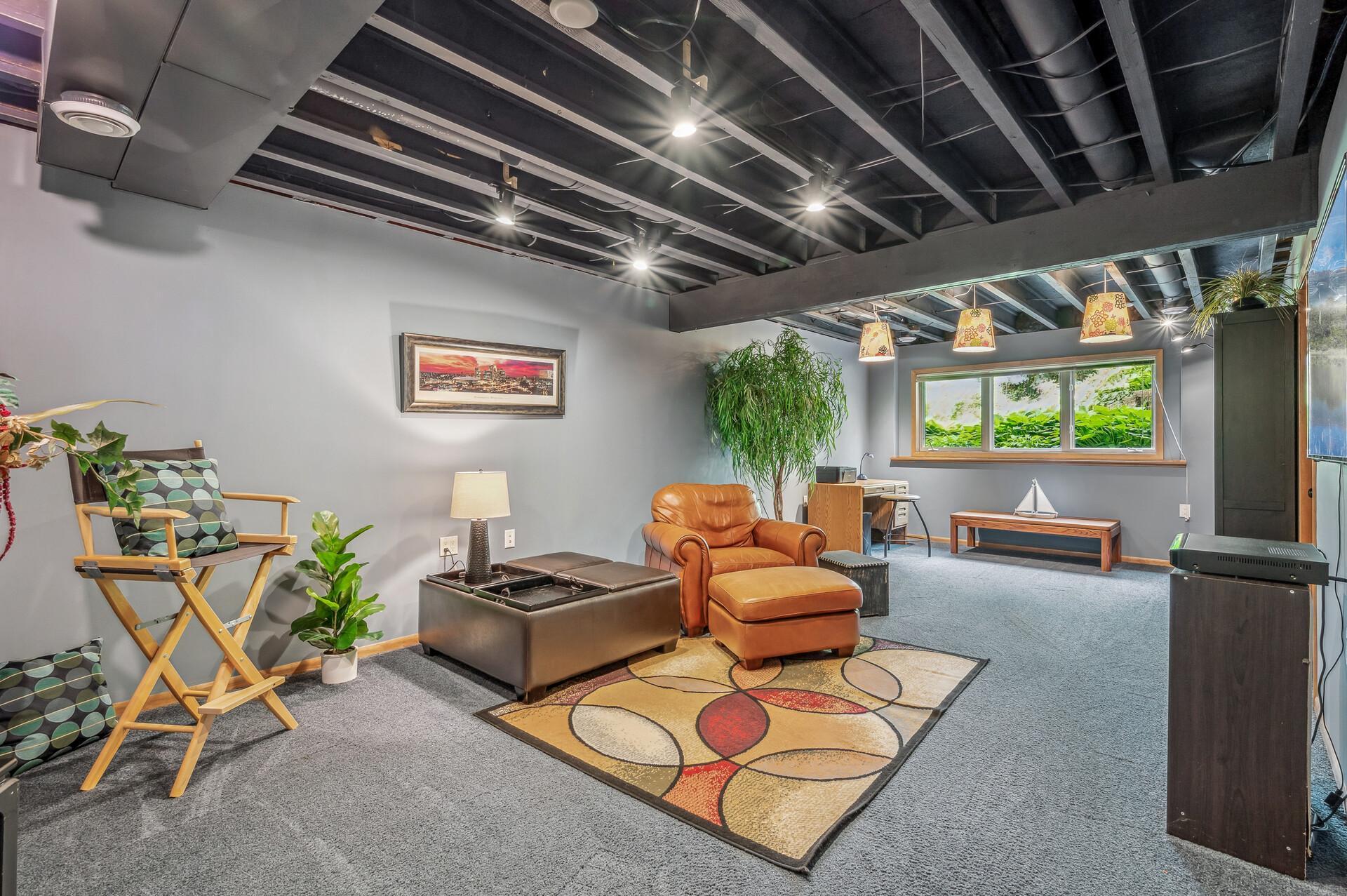 1436 Courtland W