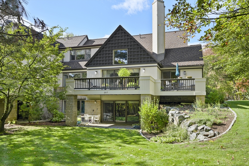 207 Nahanton Street # 207