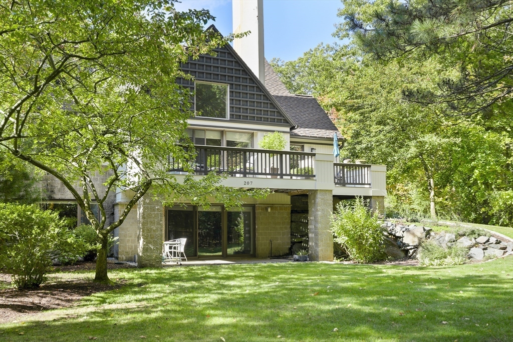 207 Nahanton Street # 207