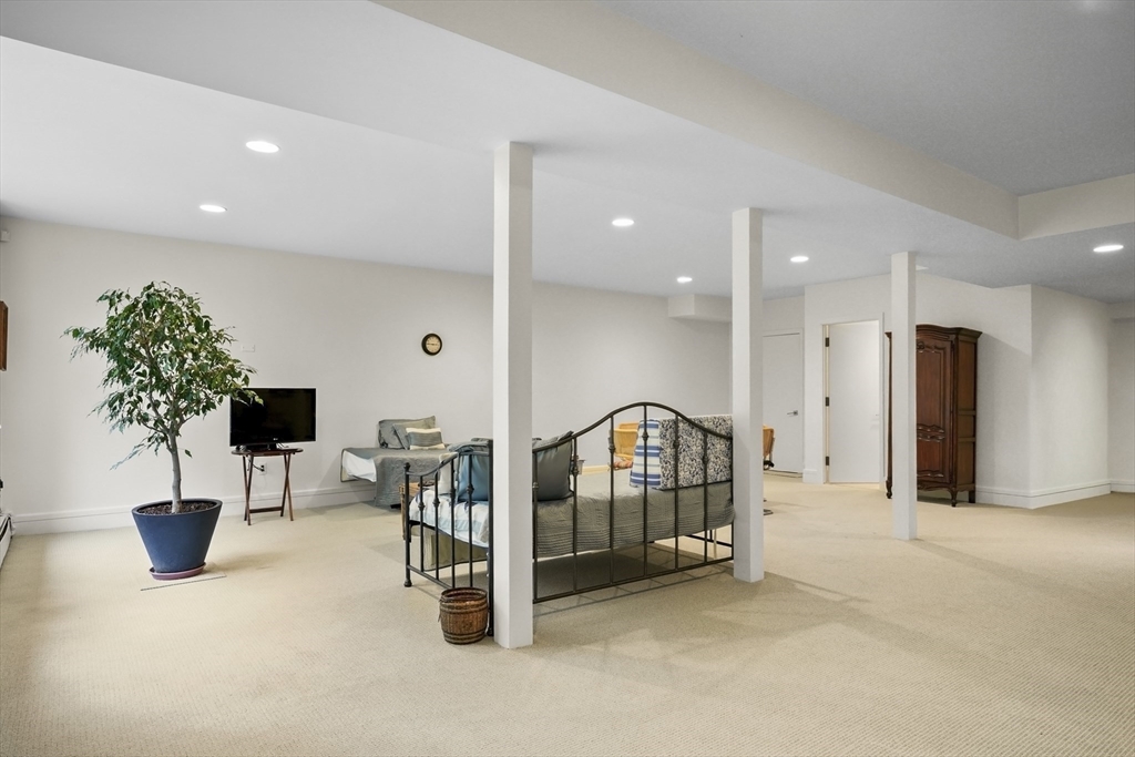 207 Nahanton Street # 207