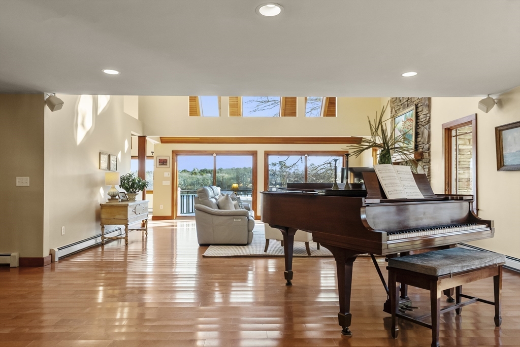82 Lake Rd